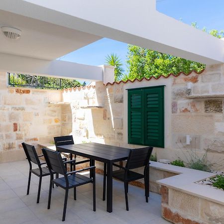 Apartmani Canaki Supetar Exterior foto