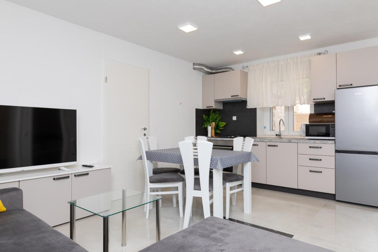 Apartmani Canaki Supetar Exterior foto