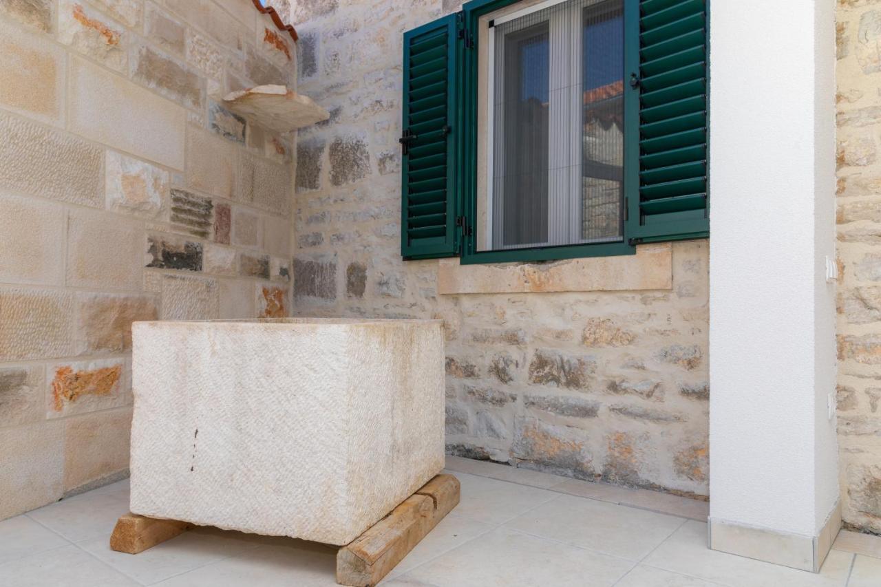 Apartmani Canaki Supetar Exterior foto